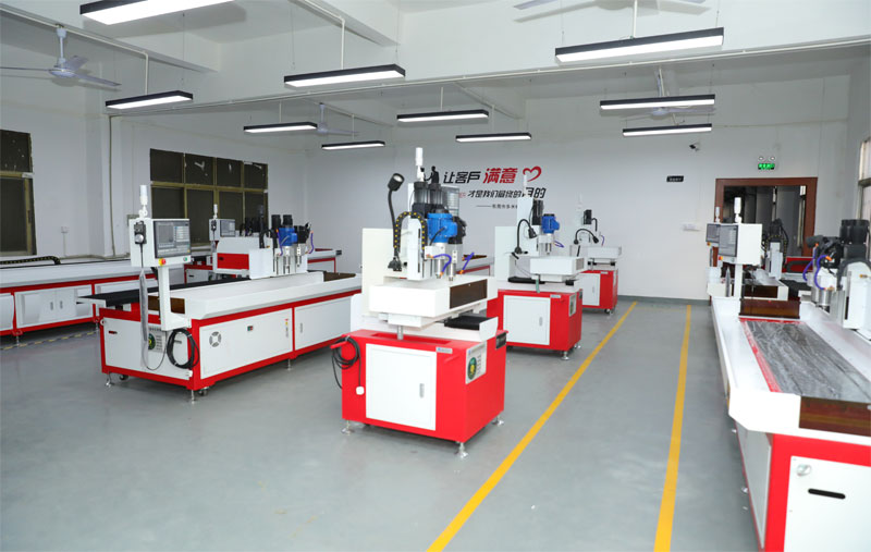 數(shù)控鉆孔機(jī)車(chē)間